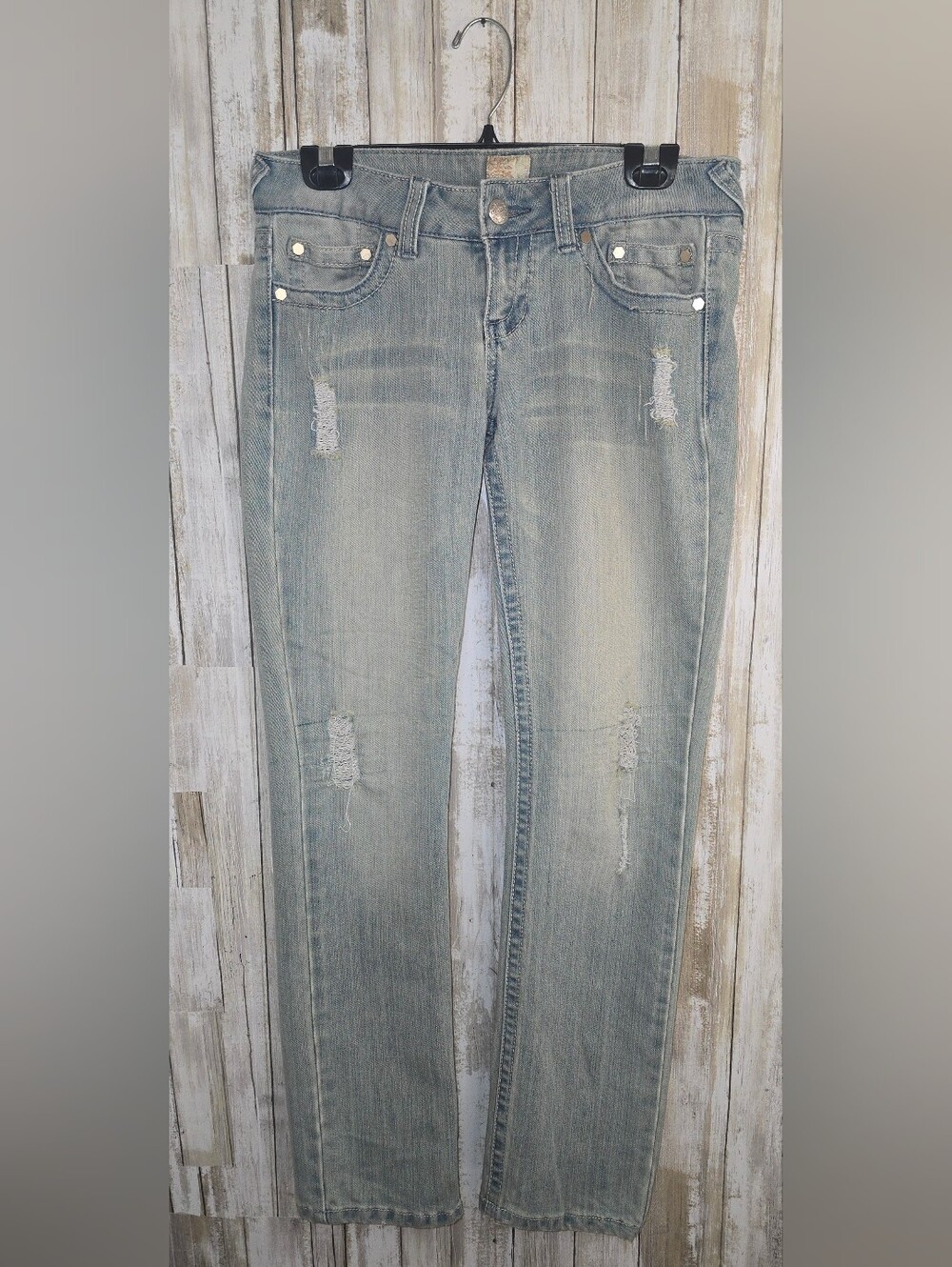 Arden B Y2K Women’s Light Wash Distressed Jeans